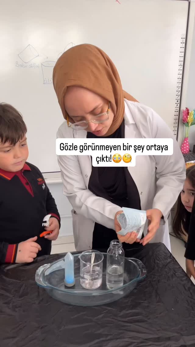 Bu deney çoğu kişinin bildiği gibi değil!
👉 “Gerçekten çökelme mi?”

#deney #bilim #kimya #reaksiyon #çökelme science keşfet reels fyp öğreniyorum